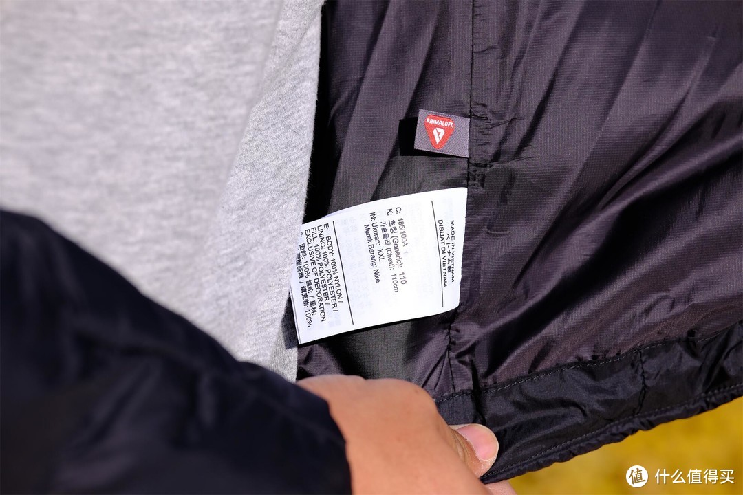 Nike ACG 男子拒水宽松连帽棉服夹克,严寒户外时尚的终极选择。