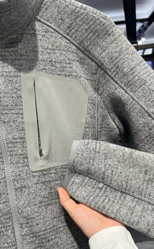 安踏Polartec抓绒衣:冬季保暖首选,高性价比之选