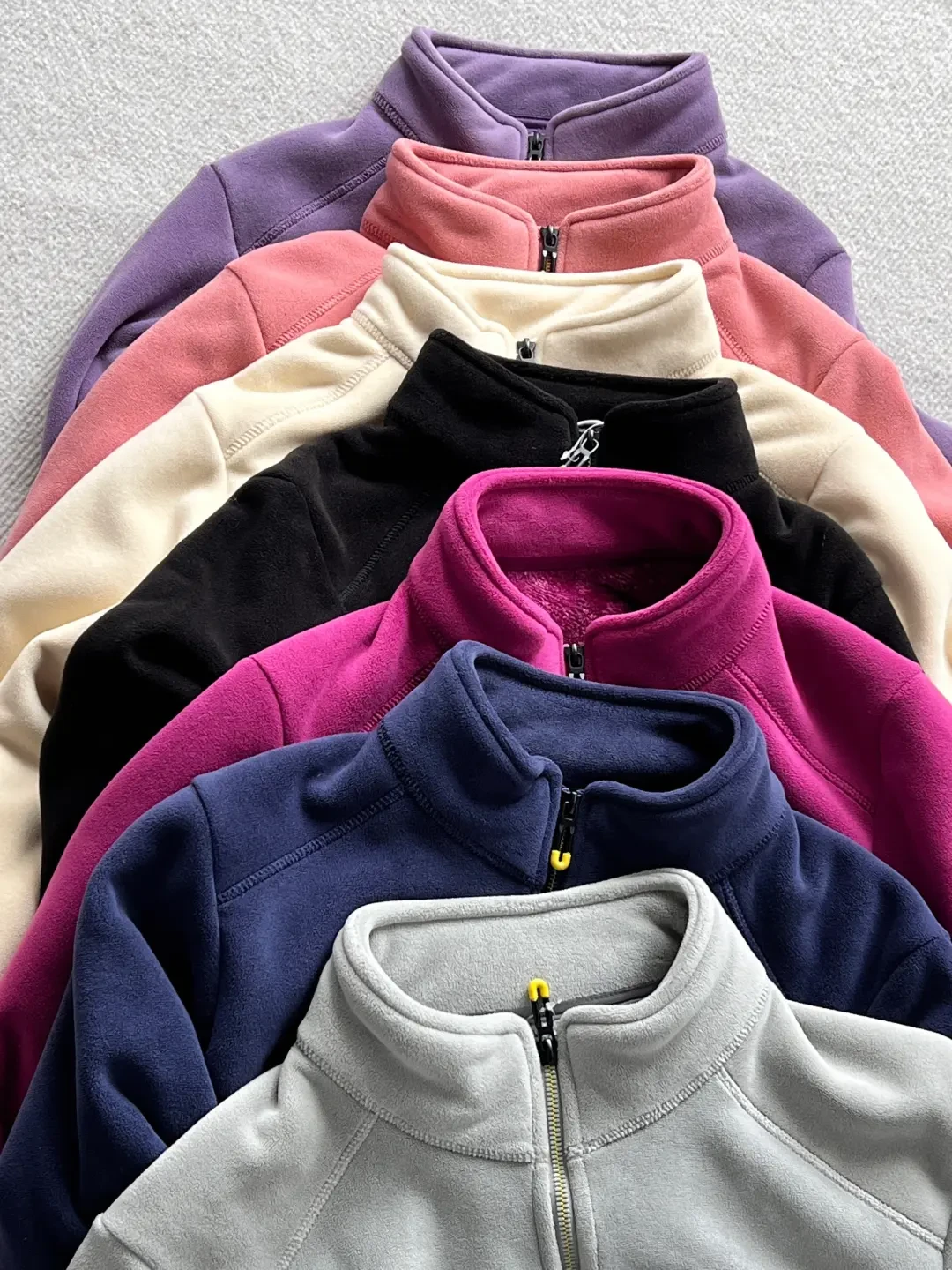 平价抓绒衣PK高端品牌:冬季保暖谁更胜一筹?